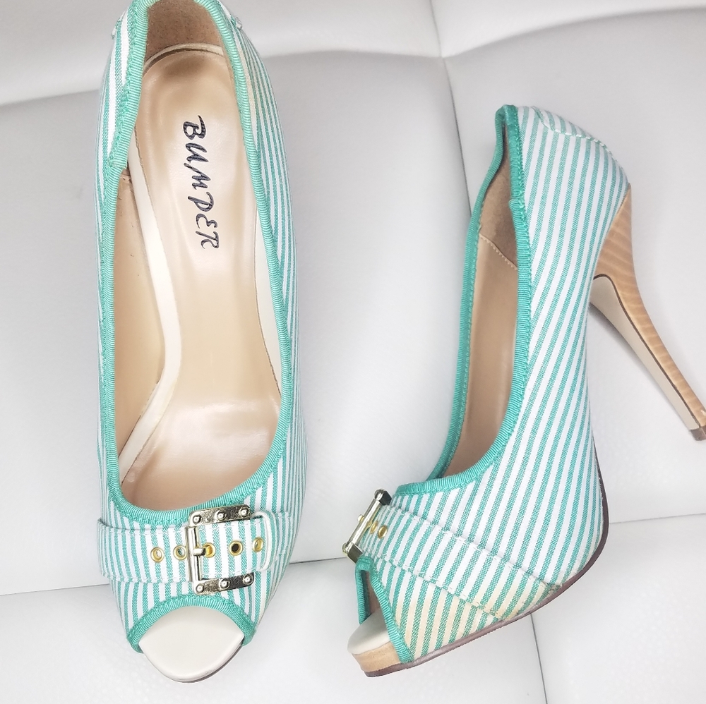 -LIKE NEW- Pinstripe Pumps